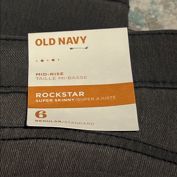 Old Navy • Rockstar 24/7 Super Skinny Jeans - Picture 3 of 8